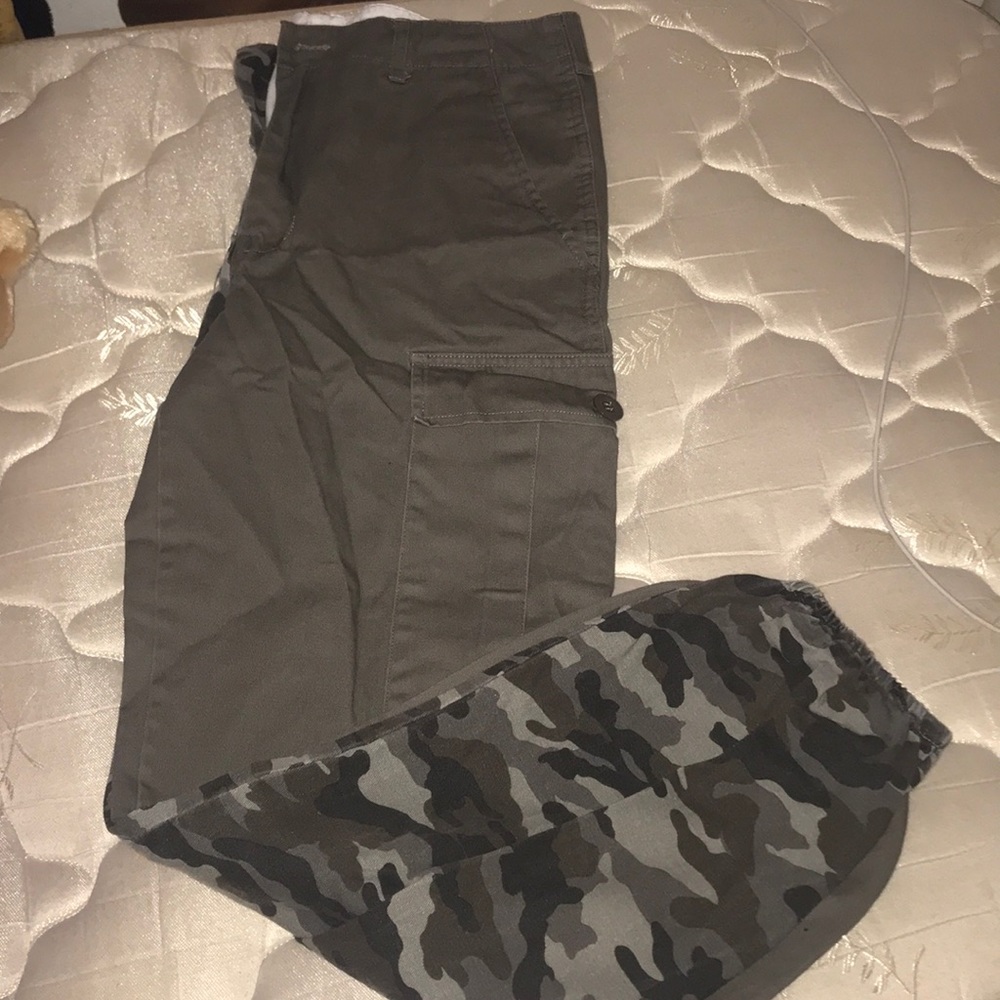CAMO CARGO JEANS
